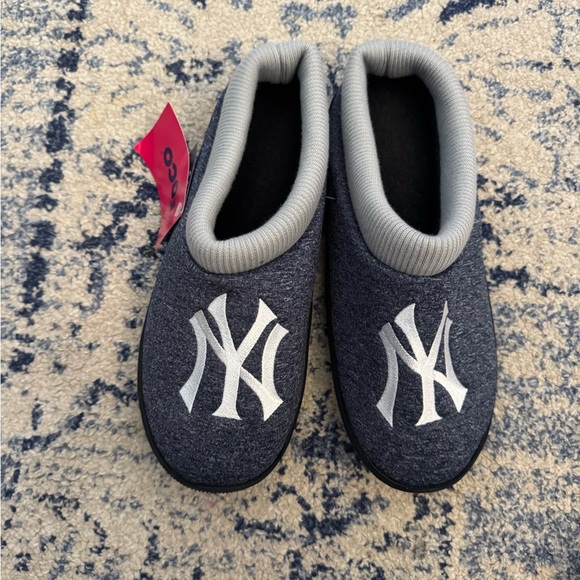 New York Yankees Shoes - New York Yankees Slippers